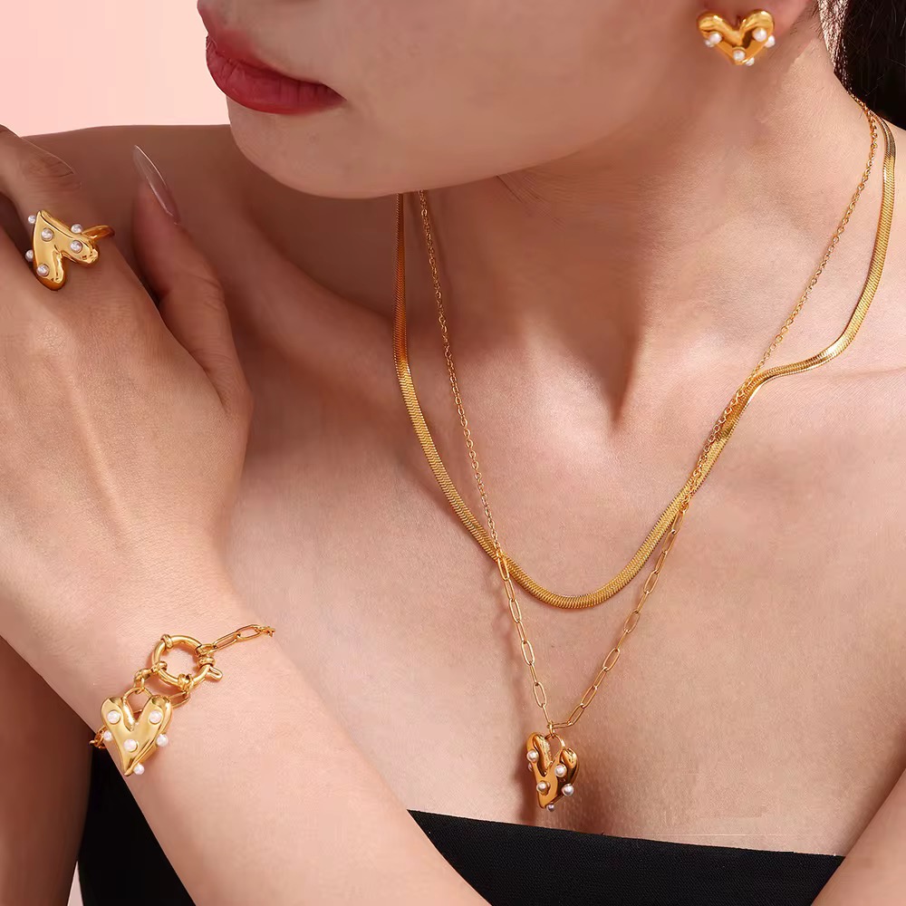 Tarnish Free Stainless Steel Gold Plated Clip Chain Pearl Heart chain bracelet for Women